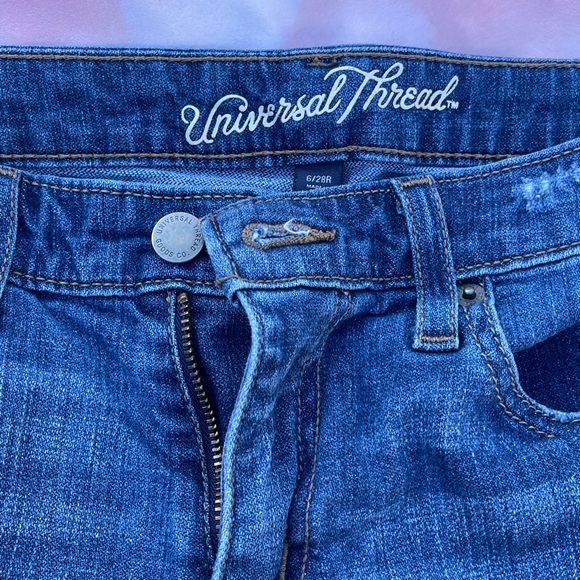 Universal Thread Mid-Rise Boyfriend Shorts Distressed - Picture 5 of 8